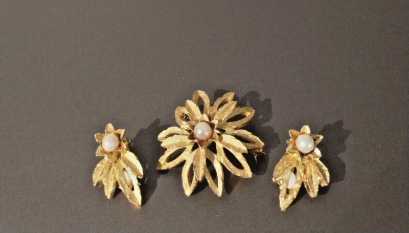 Vintage Golden Textured Flower Brooch Pin And Faux Pearl Earring Set