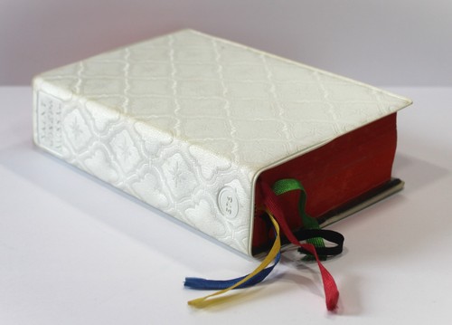St. Joseph Daily Missal & Hymnal White Vinyl Cover Illustrated VTG 1966 - Picture 2 of 8
