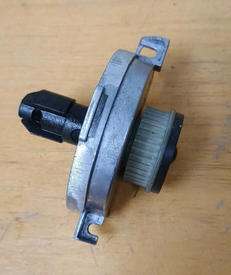 Rubbermaid PH15 Aspirador Comercial Doble Motor (BLOQUE DE RODAMIENTOS ENGRANADO) Foto 2 de 4