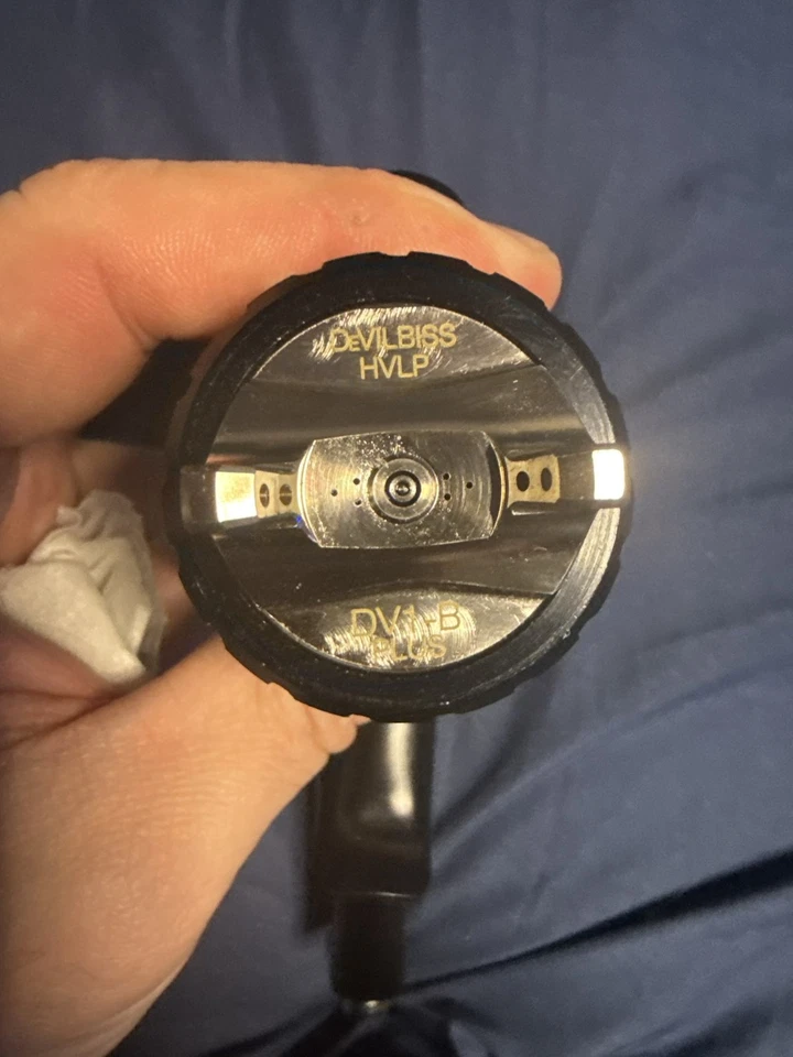 Pistola pulverizadora DeVilbiss DV1 HVLP capa base 1,3 mm negra con medidor de aire Foto 3 de 3