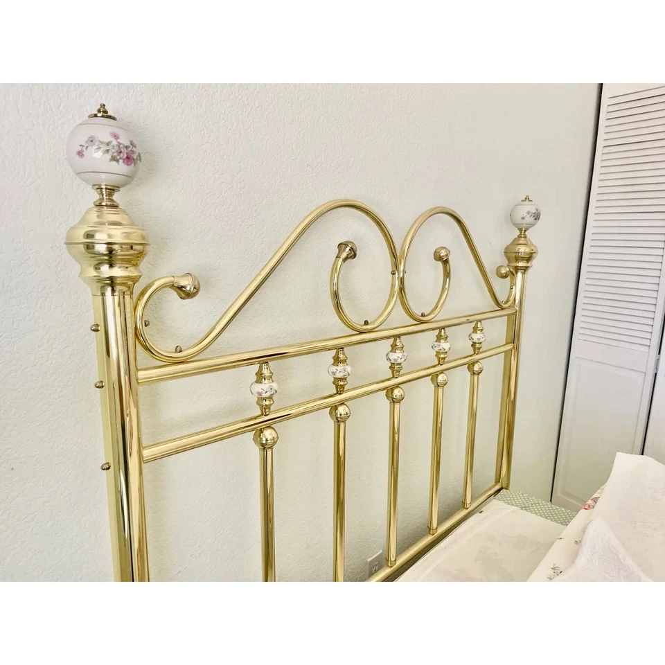 Cabecero vintage de latón y porcelana de los años 80 tamaño completo Foto 2 de 4