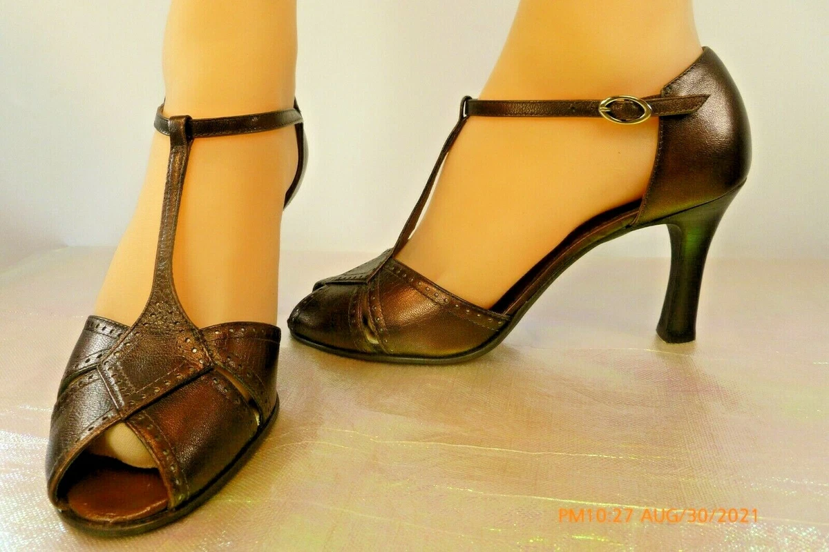 Bronze top heeled shoes