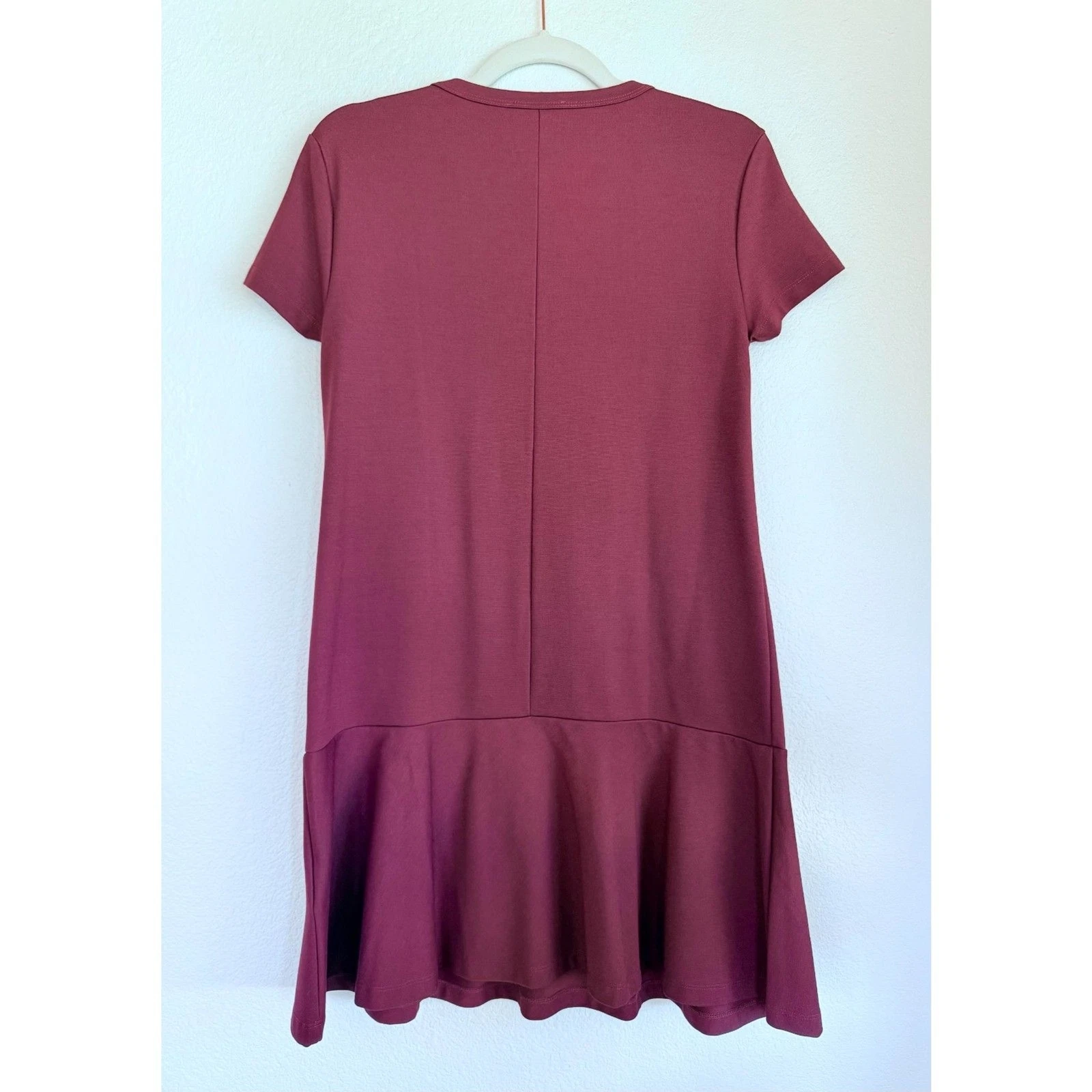 Abito medio nuovo con etichette rosso Valentino bordeaux vita scesa pieghe pannello manica corta