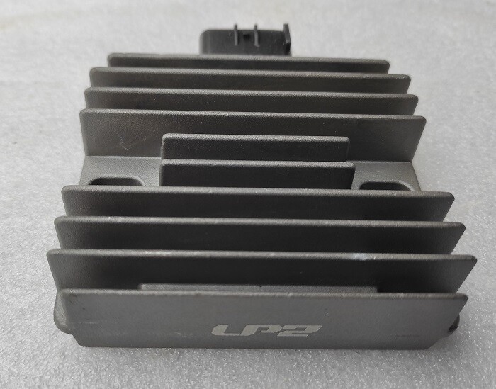 Régulateur de tension R6 pour modèles 2006 à 2015 boîtier alu
