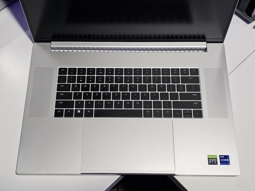 Razer Blade 18 / 2TB SSD / Core i9 14900HX / QHD+ 300HZ / 32GB RAM / 4090 - 第 6/8 張圖片