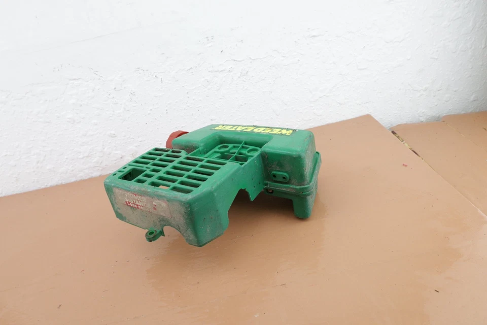 Weed Eater LT17 String Trimmer OEM Fuel Tank 530-037943 - Image 4 of 4