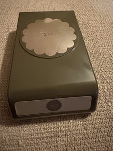 Stampin Up 2 3/8” Scalloped Circle Flower Slim Flat Lockdown Punch