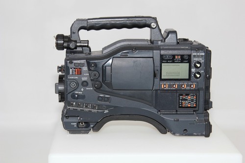 Panasonic AJ-HPX2100E HD Sdi - Picture 2 of 6
