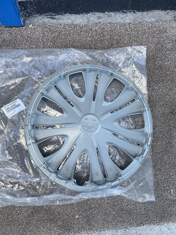 Toyota Auris 2007-18 / Avensis 2008-18 16" Wheel Trim Silver 42602 02321 GEN NOS - Image 2 of 4