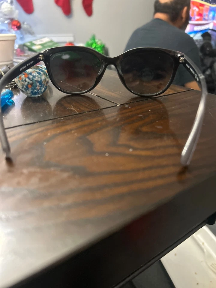 Gafas de sol clásicas Coach Designer negras grises degradadas lentes polarizadas HC8285U Foto 2 de 4