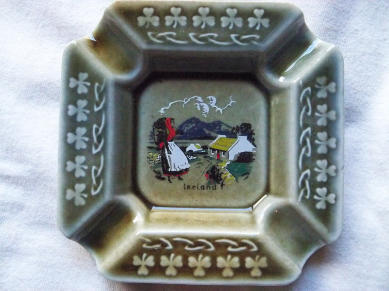 Wade Irish Porcelain Ashtray Made in Ireland 4" Square Farm Scene, shamrocks