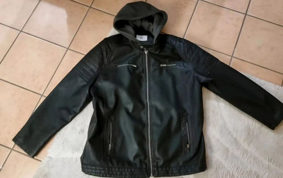 Neuwertige schwarze Lederimitat Jacke von C&A in Größe 3XL - Bild 4 von 4