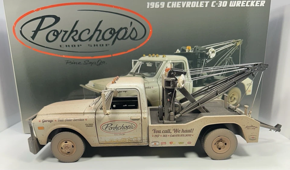 ACME 1/18 Scale 1969 CHEVROLET C-30 WRECKER “PORK CHOP VERSION”Very Detailed - Image 2 of 4