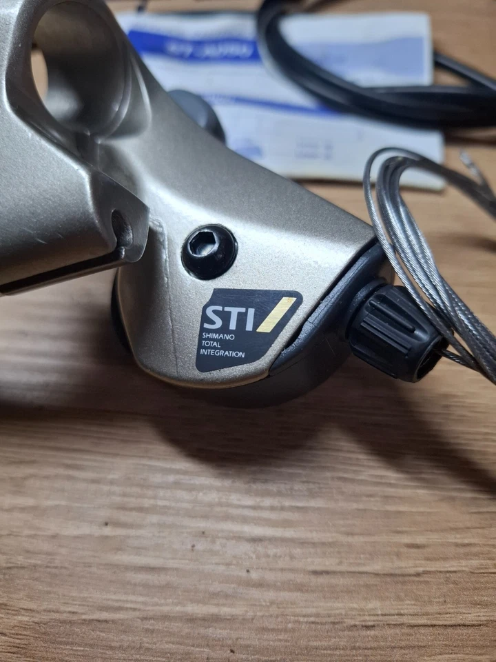 Retro Vintage Bicycle Parts Shimano ST-A050 Brake Lever/ Shifter - Right 7S. - Image 2 of 4