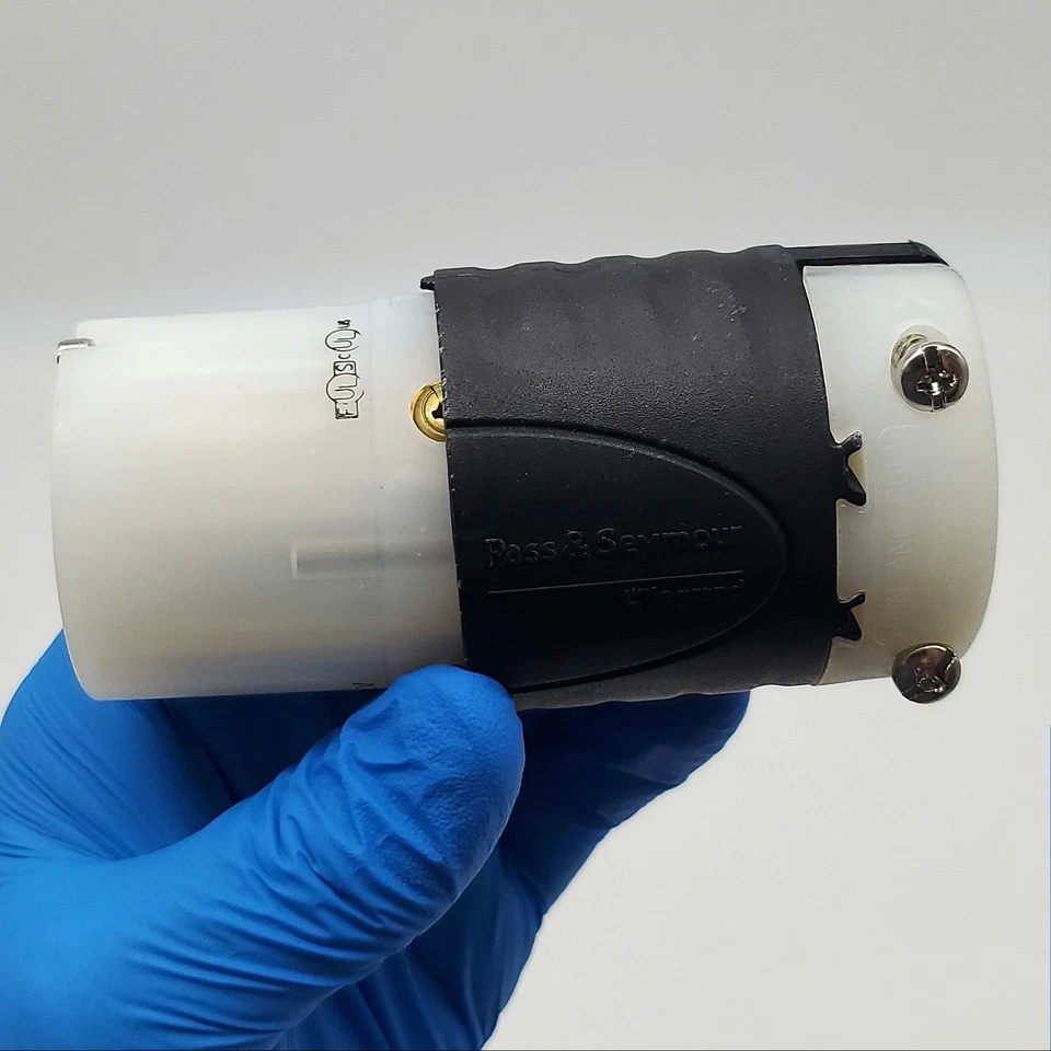 Conector enchufe Legrand L1430-C Turnlok 30A NEMA L14-30R 4 polos 125/250V blanco y negro Foto 2 de 4