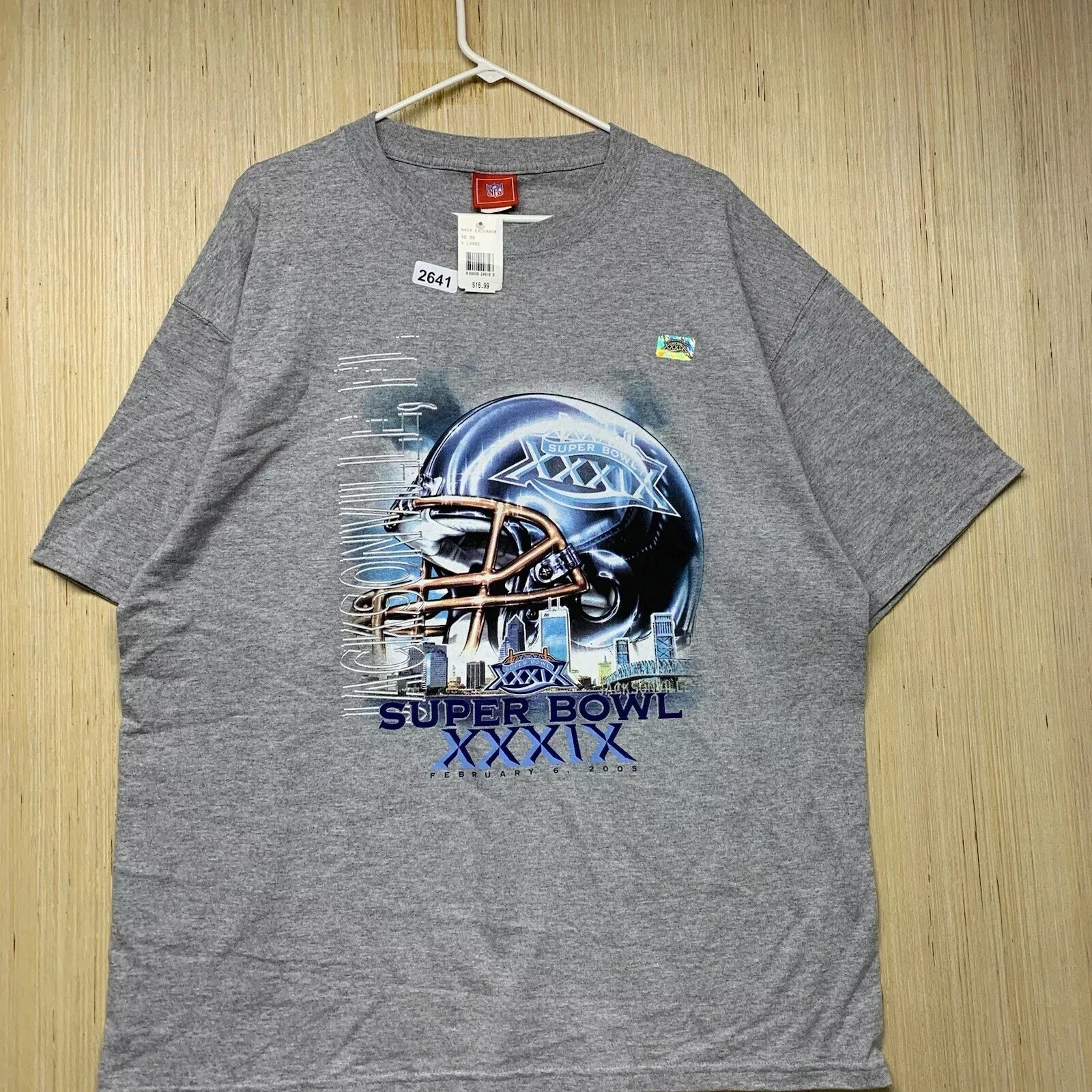 NWT Patriots Tshirt Adult Extra Large Grey Men’s Super Bowl 2005 Big Helmet