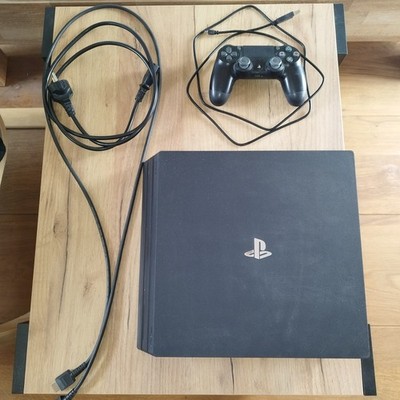 Sony PlayStation 4 Pro 1TB Heimkonsole - Schwarz