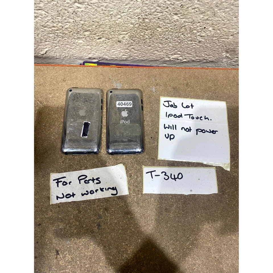 Lot 2 Apple iPod Touch (4th-Gen) A1367 MP3 Media Player (16GB, 32GB) - For Parts - Image 4 of 4