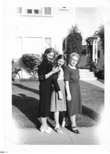 BLACK AND WHITE PHOTOGRAPH Original STUMBLED UPON SNAPSHOT 52 50 T