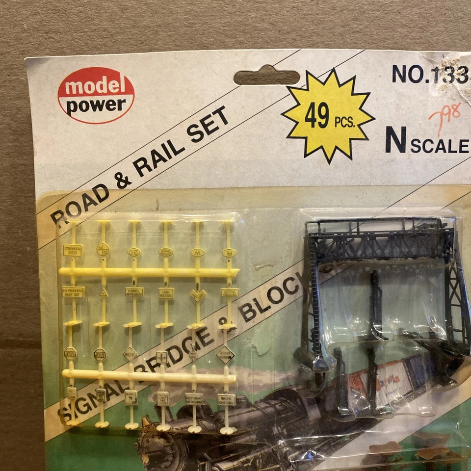 N Scale Model Power NOS 1331 49 pcs road & Rail set/signal bridge/block/tel pole - Image 2 of 4
