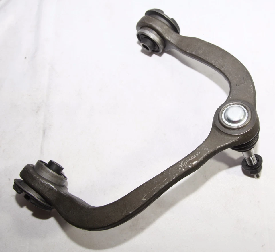 Rótula del brazo de control superior del conductor delantero para Ford Expedition 2009-2013 Foto 3 de 4