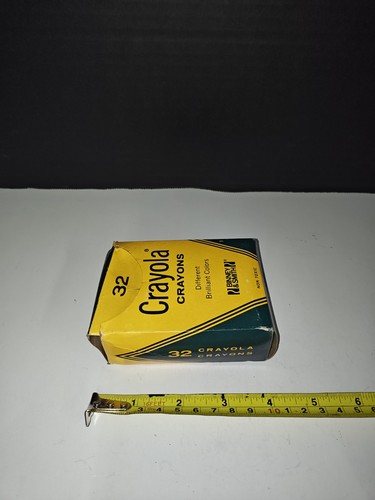 Vintage Crayola Crayons 32 Pack Binney & Smith Different Brilliant Colors USA - Picture 8 of 8
