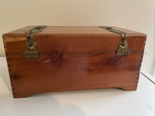 Vintage Small 9.5” Wood Cedar Letter Jewelry Trinket Chest Box Brass - Picture 4 of 6