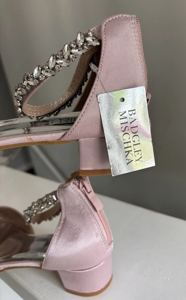 badgley mischka shoes Girls Size 4 Satin Pink With Rhinestone Party Wedding - Image 2 of 4