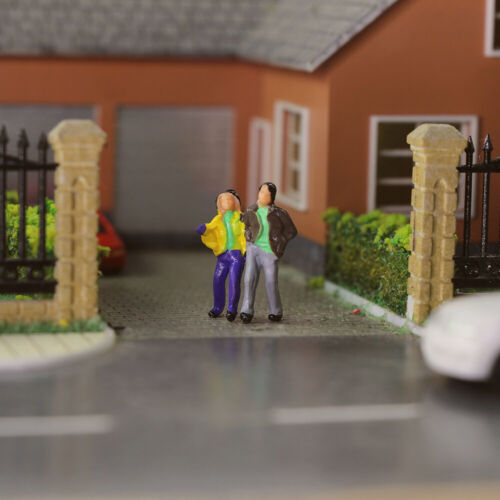 100pcs Model Trains HO Scale 1:87 Painted Figures 19 Poses Standing People - Picture 7 of 8