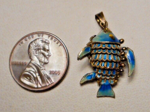 Small Vintage Chinese Blue Enameled Gilt Silver Articulated Fish Pendant Charm - Picture 4 of 11