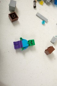 Lego Minecraft (A2R) 21123 The Iron Golem (JSF6) Over 200Pcs Parts Incomplete