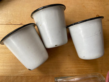 3 kleine alte Emaille Becher 7,5 cm 2.WK