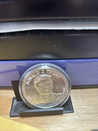 Donald J Trump 45th President .999 Fine Silver One Troy Ounce In Plastic Case