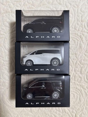 Novelty 2 Black And 1 White Toyota Alphard Minicar