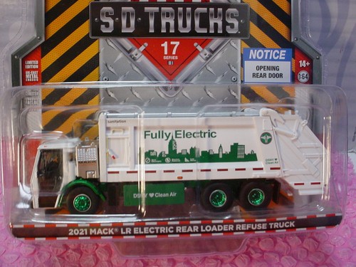 Greenlight 2021 Mack LR Electric Rear Loader Refuse Truck 🚛CHASE Green Machine - Picture 2 of 4