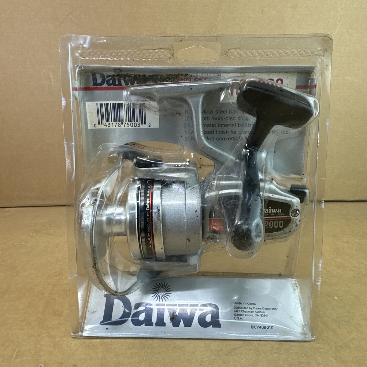 Vintage Daiwa RS2000 Spinning Reel - NEW Old Stock with BUGS in