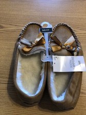 Mixit Womens Medium Furry Fuzzy Cozy Moccasins Slippers Tan 24 SW-29 
