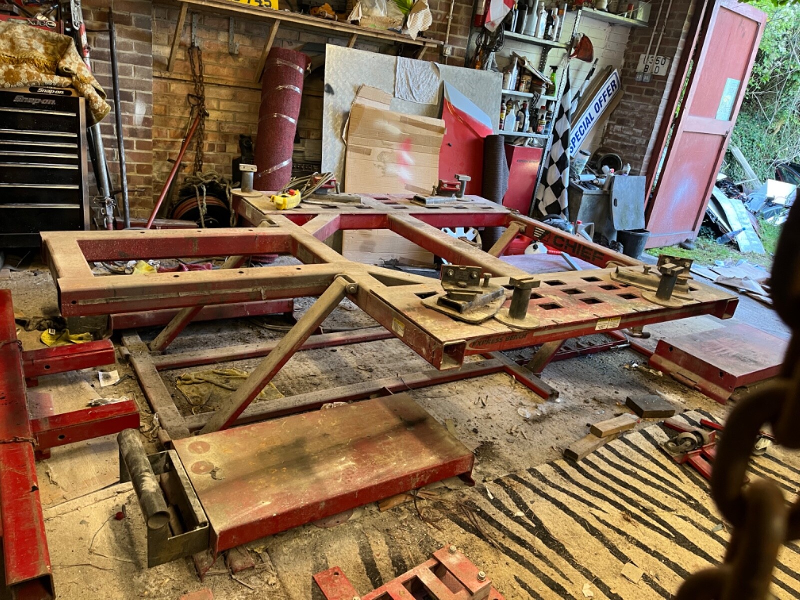 Car body jig Chief EZ liner Express bench , inbuilt scissor lift