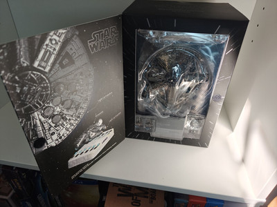 Star Wars Millennium Falcon EA-020SP Egg Attack Magnetic Floating 2016 NIB