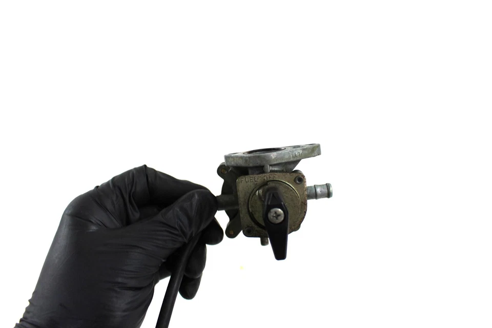 Grifo de combustible Honda CBR 1100XX 97-98 BlackBird Petcock 16950-MBB-642 Foto 2 de 4