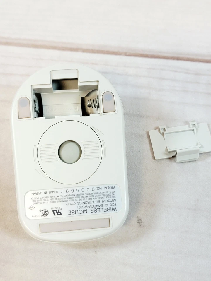 Vintage Mitsumi 2 Button Wireless Mouse - Image 4 of 4
