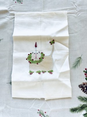 White Cat w/ Wreath Patience Brewster Krinkles Embroidered Xmas Guest/Tea Towel