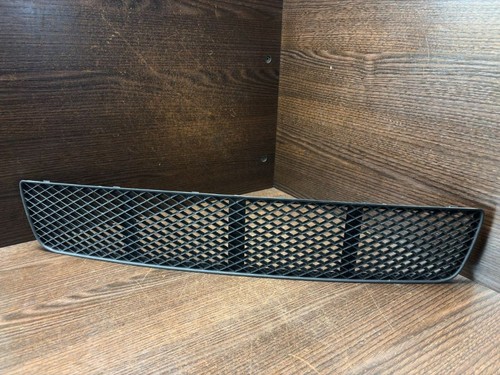 VW Polo Klassisch (11.95-07.06) Vorne Stoßstange Gitter Zentral VW0703701