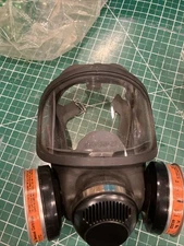 MSA Ultra-Twin Respirator Facepiece Mask 7-204-1 Size Medium + 2 Cartridges