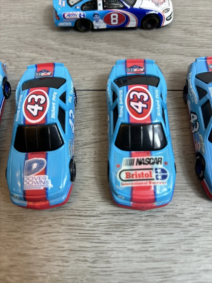 理查德·佩蒂 #43 NASCAR 汽车 8 件装所有不同的罩布里斯托尔 Ect 赛车 — 第 3/4 张图片