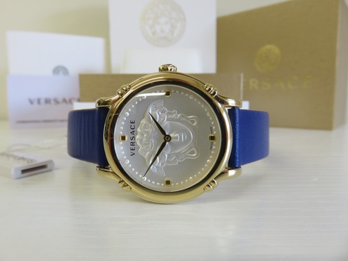 Reloj Versace Mujer VEPN00420 Pin de Seguridad Hecho en Suiza Dorado IP Azul Cuero - Imagen 9 de 12