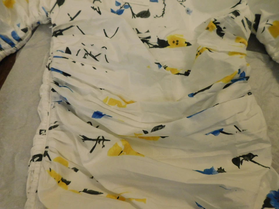 Vestido midi Salvatore Ferragamo 42 blanco azul amarillo floral lados reunidos $3190 Foto 4 de 4