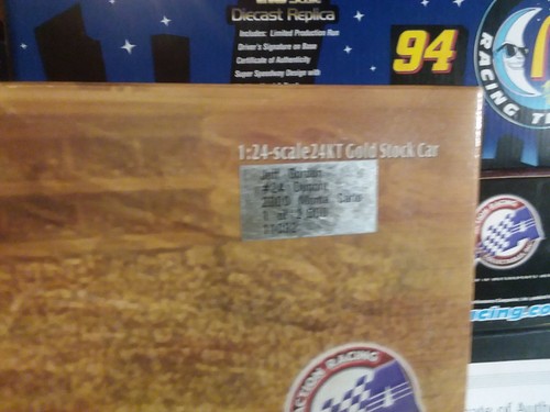 Vintage 2000 Jeff Gordon #24 DuPont 24K Gold 1:24 Diecast NASCAR 1 of 2,000 - Picture 4 of 4