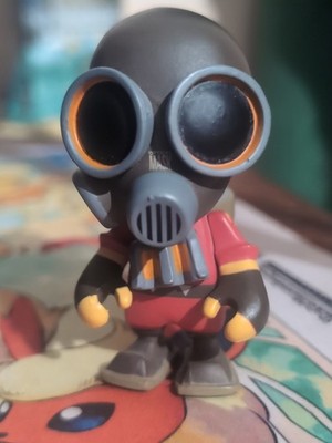 Team Fortress 2 Portable Mercs Red Pyro Figure