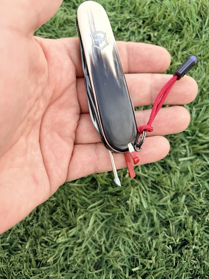 Básculas de cuerno de búfalo Victorinox Spartan Onyx personalizadas negras en PLUS Foto 3 de 4